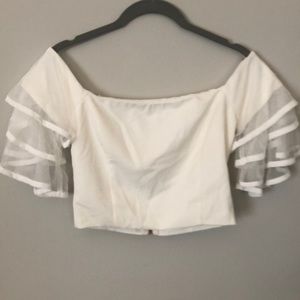 Off the shoulder mesh sleeves crop top